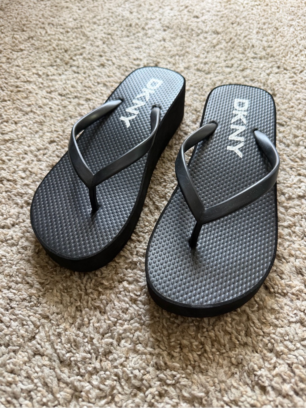 DKNY black platform thong sandal size 6